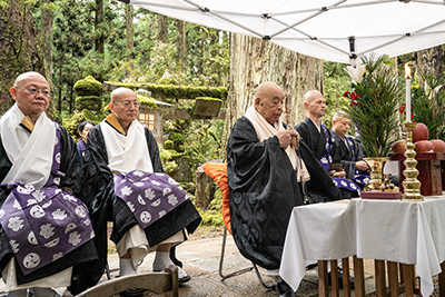 豊臣秀頼・淀殿の五輪塔 開眼法会